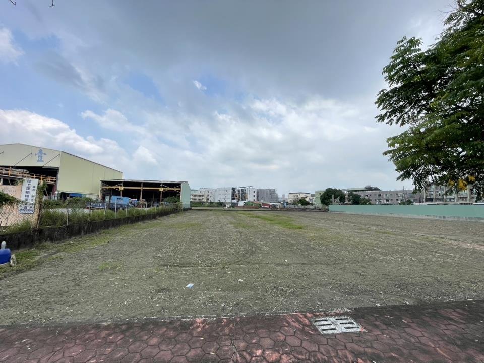 正光明路旁土地