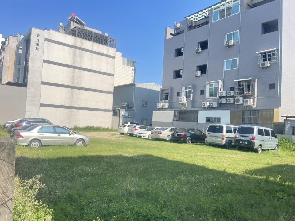 高雄文山特區前後路建地